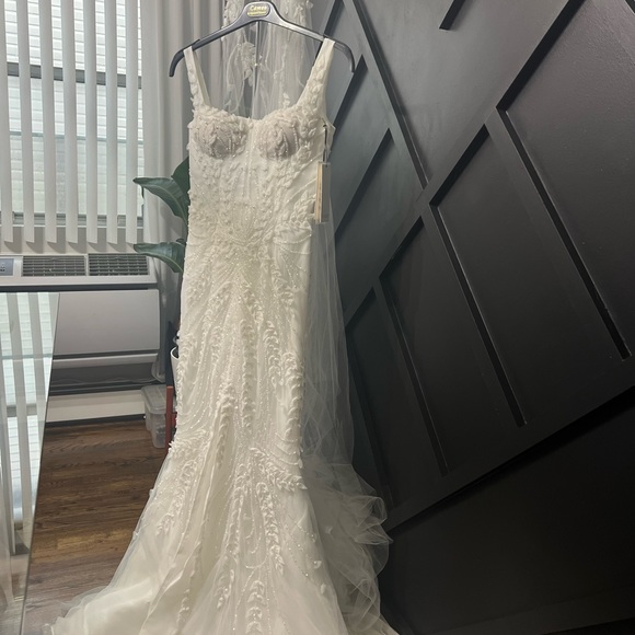 Leah Da Gloria Aspen Wedding Gown - Picture 2 of 12